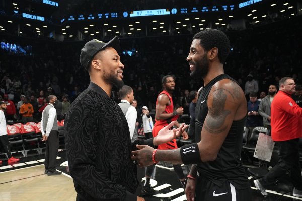 Arenas: Đội tốt nhất của Lillard 7 lần và Irving ba lần. Nếu trước đây ở trong thị trường lớn, cả hai bên sẽ không thể so sánh