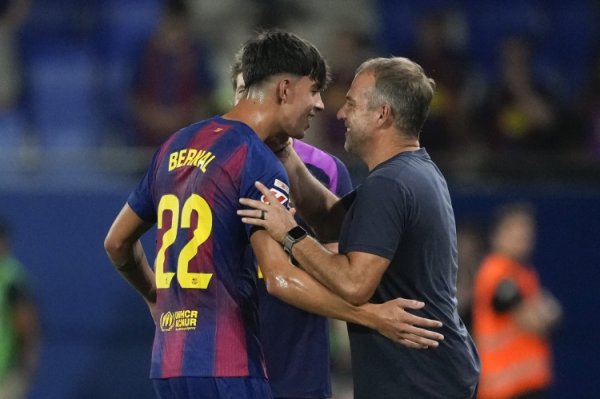HLV Girona: Barcelona có thể đ