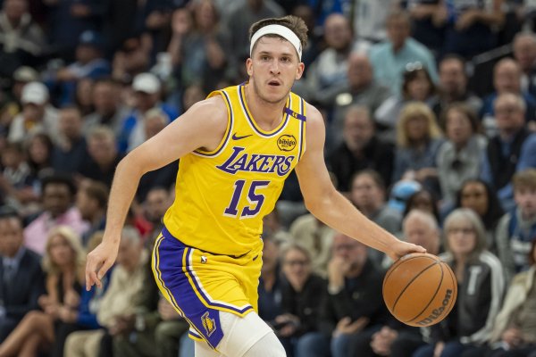 Ghi được 51 điểm, 11 rebound v