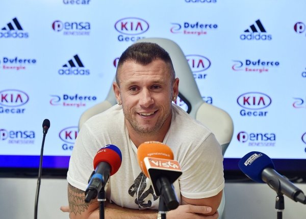 Cassano: Bastoni, Barrera và T