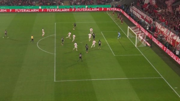 Bayern được hưởng lợi từ sự đá