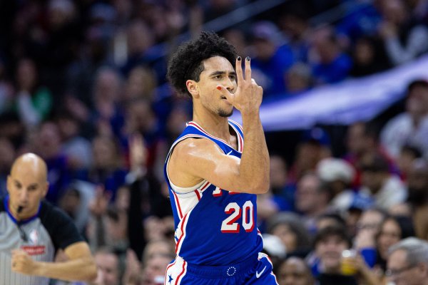 Người bảo vệ 76ers McCain được