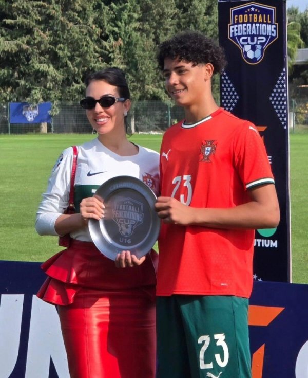 Mini Luo ghi 1 bàn sau 3 trận!