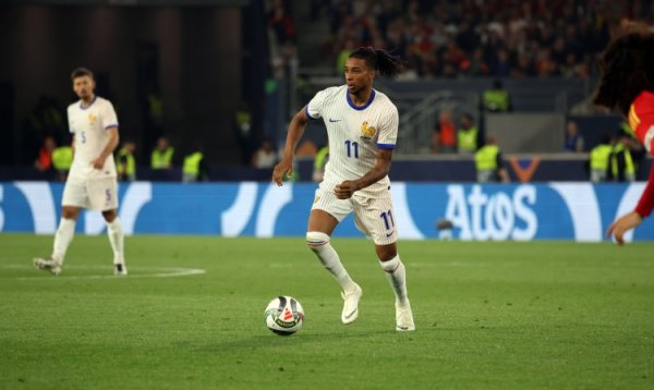 L Equipe: Deschamps sẽ cho Oli