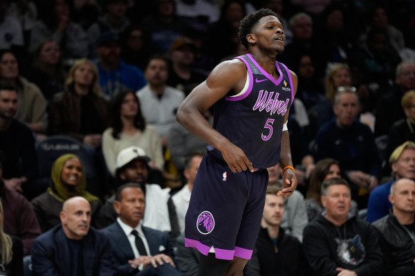 Hãy dẫn đầu! Edwards ghi 6/13 