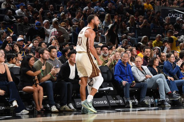 Chiến thắng trên sân nhà! Curr